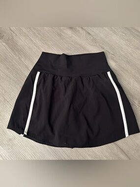 Joy Lab Black Active Skirt with White Trim